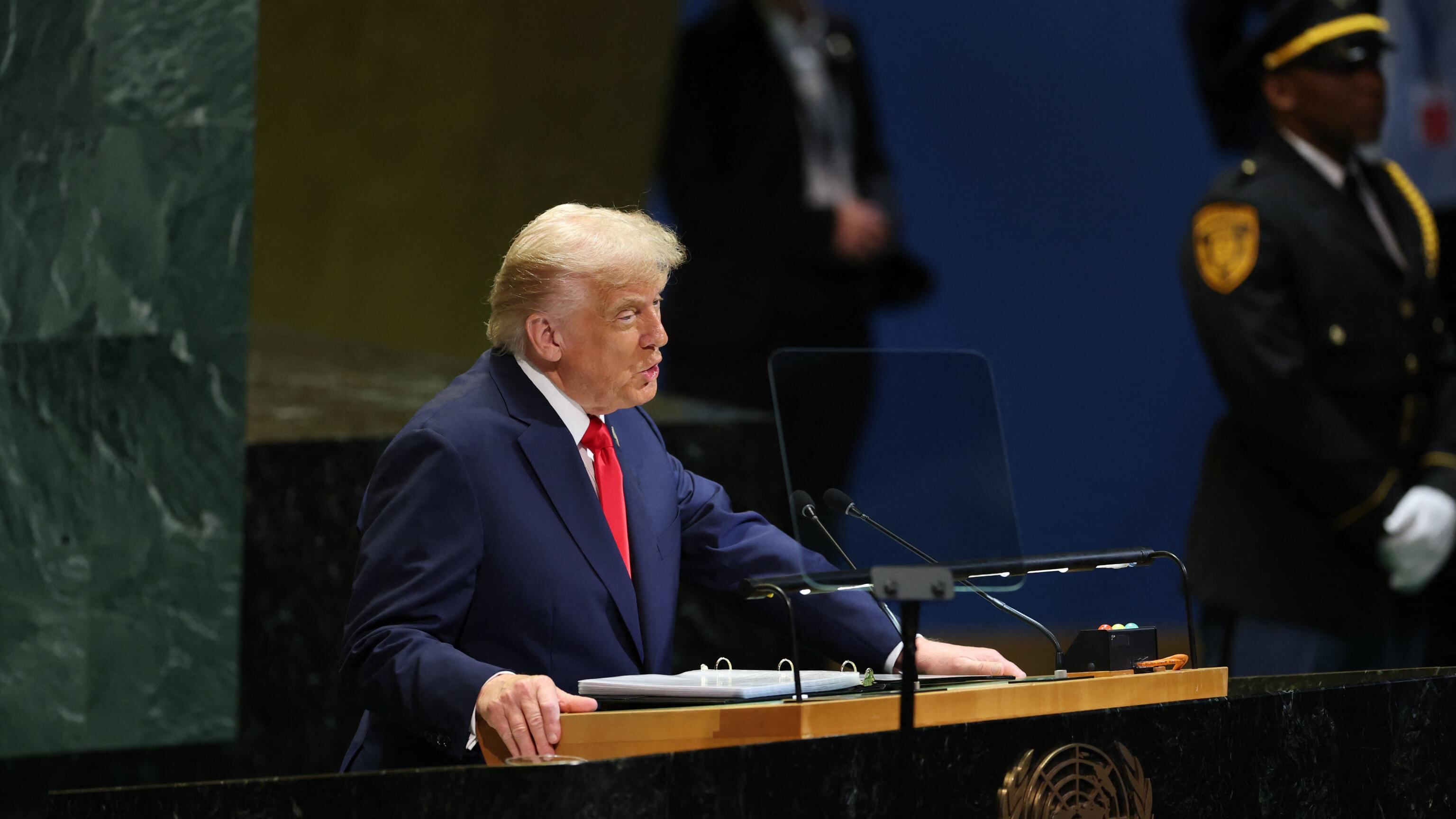 Farmaci, camion e mobili: Trump cambia ancora idea sui dazi