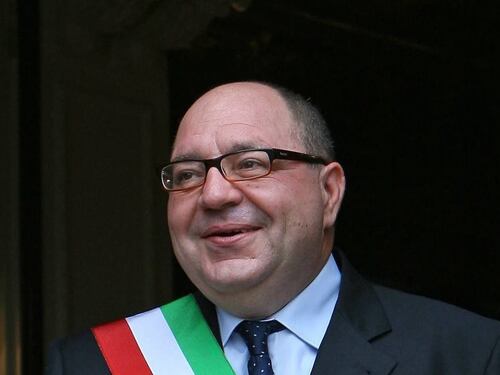 Sindaco di Biella si scusa con Segre e Greggio: "Sono stato un cretino"