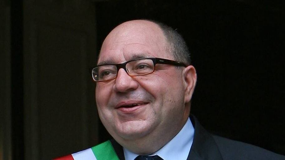 Sindaco di Biella si scusa con Segre e Greggio: "Sono stato un cretino"