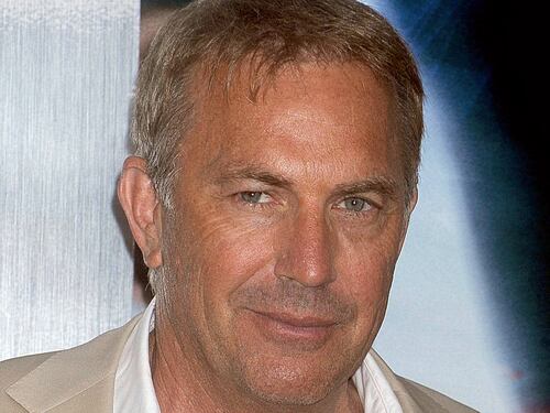 "Scena di stupro non prevista". E per Kevin Costner scatta la denuncia