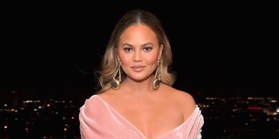 Chrissy Teigen, topless e incinta mentre cucina 4