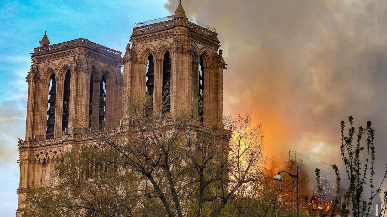 Notre Dame, l'allarme incendio? È scattato, ma l'addetto è andato nell'area sbagliata