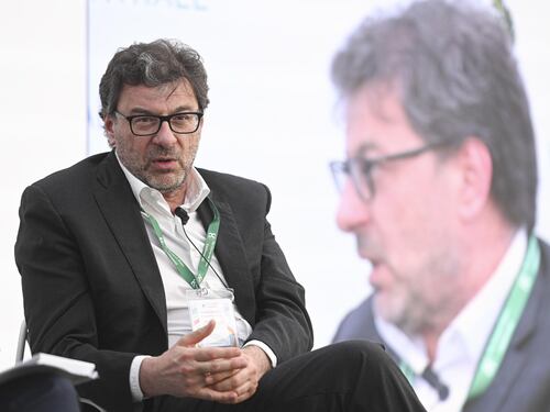 Tentazione Giorgetti: correre in Lombardia per sparigliare tra il duello Fontana-Moratti