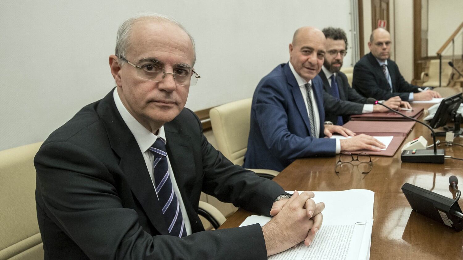 Il procuratore Zuccaro approva la linea dura: "Le Ong parte del sistema che aiuta i trafficanti"