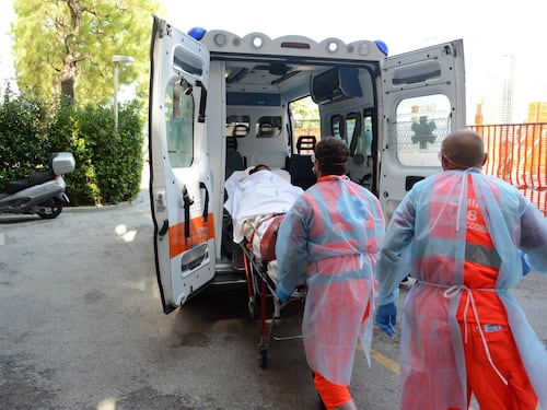 Sbarca la paura di Ebola. Prima sospetta in Italia, ma è un falso allarme