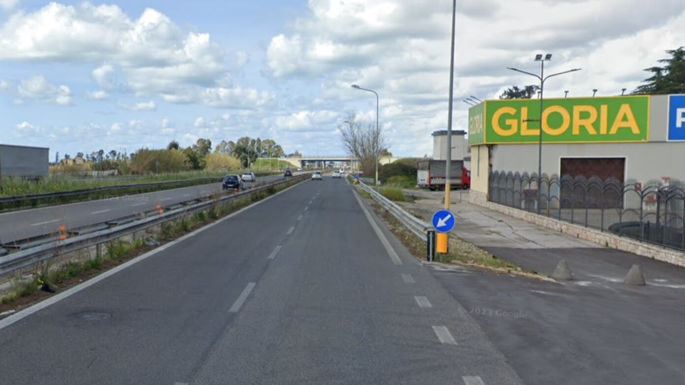 Napoli, incidente mortale a Giugliano. Scontro fra scooter, un conducente decapitato