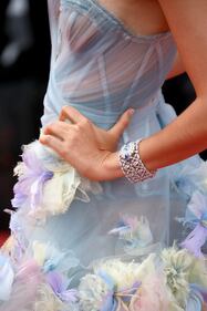 Abiti trasparenti e velati: le star di Cannes super sexy sul red carpet 12