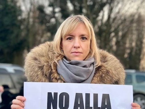 "Prendi la tua croce di m...". Le minacce choc per la moschea