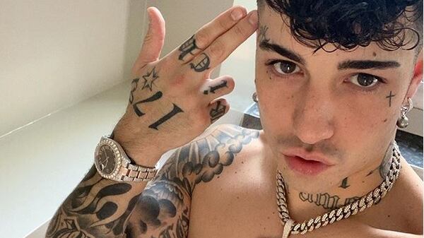 Tony Effe dà una mancia da 100 euro al riders