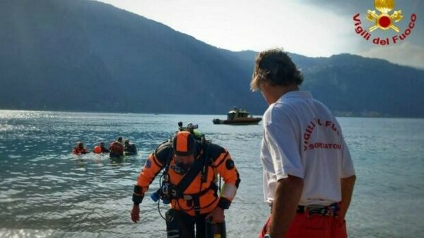 Si tuffa per salvare i figli e sparisce: disperso un turista sul Lago di Como