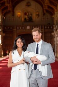 I duchi di Sussex mostrano il royal baby a due giorni dalla nascita  2