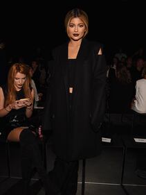 Kylie Jenner hot in bikini con le amiche 39