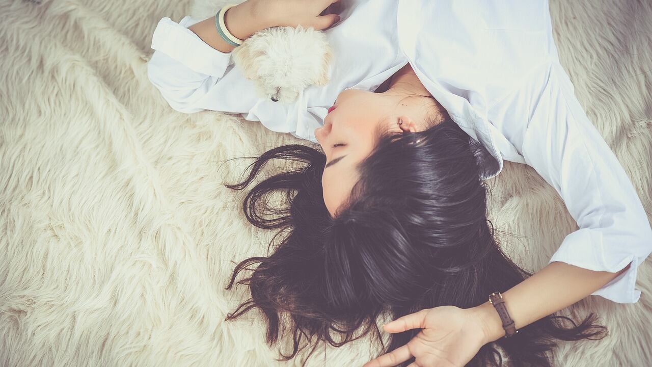 Dal tuo modo di dormire si capisce come stai: ecco i segnali da cogliere