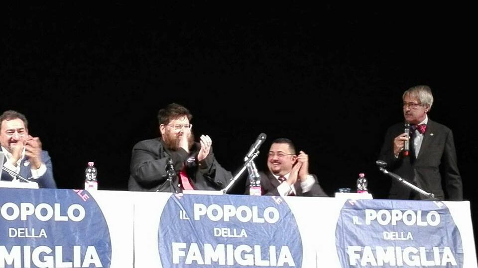 Grasso e Renzi in chiesa, un don richiamato per aver invitato il Popolo della Famiglia