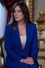 Tacco alto, vestito blu e décolleté: il giuramento del ministro Boschi 2