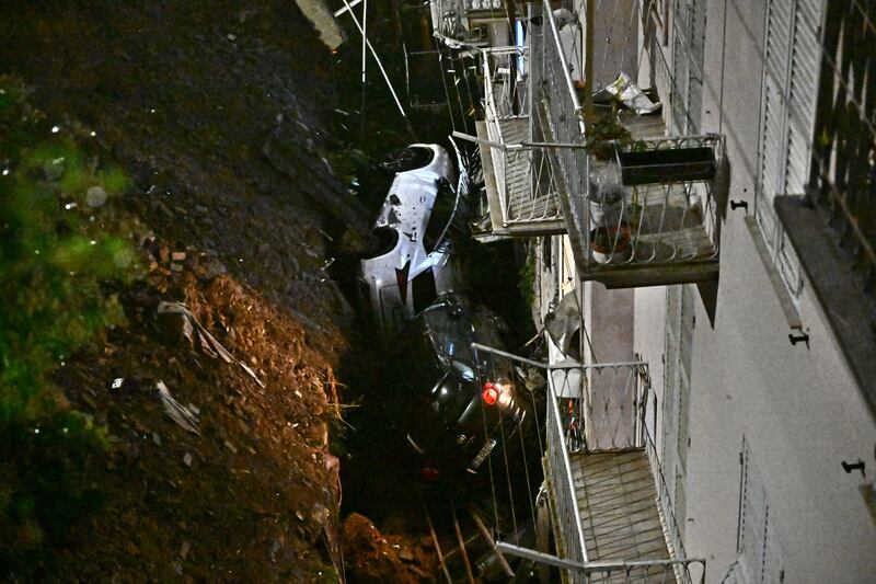 Genova, crolla un parcheggio nel quartiere di Castelletto: le immagini 4