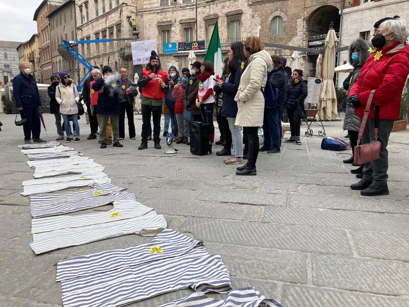 Manifestazioni no vax nel Giorno della memoria 9