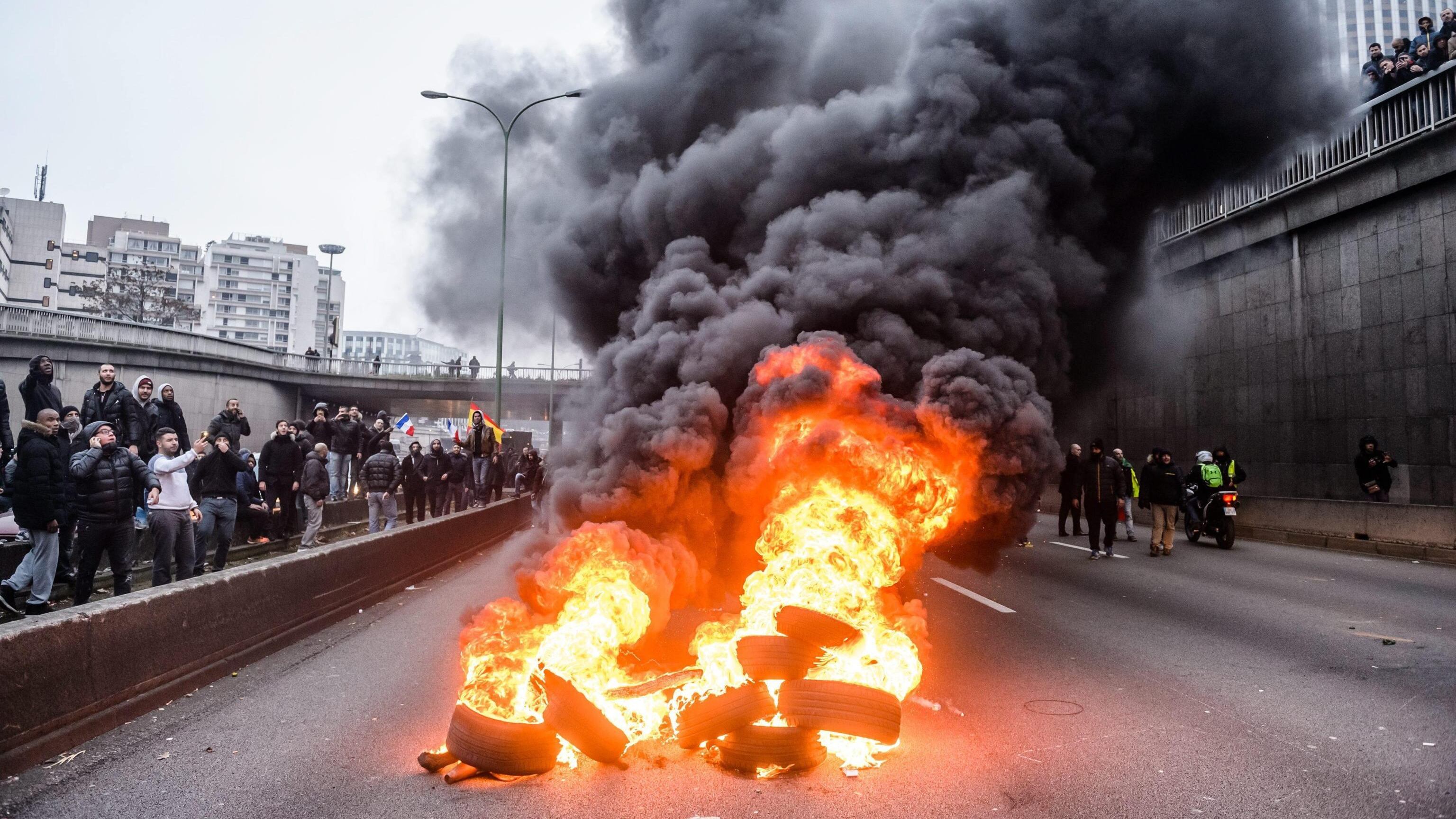 Da Parigi a Roma tassisti in piazza contro Uber
