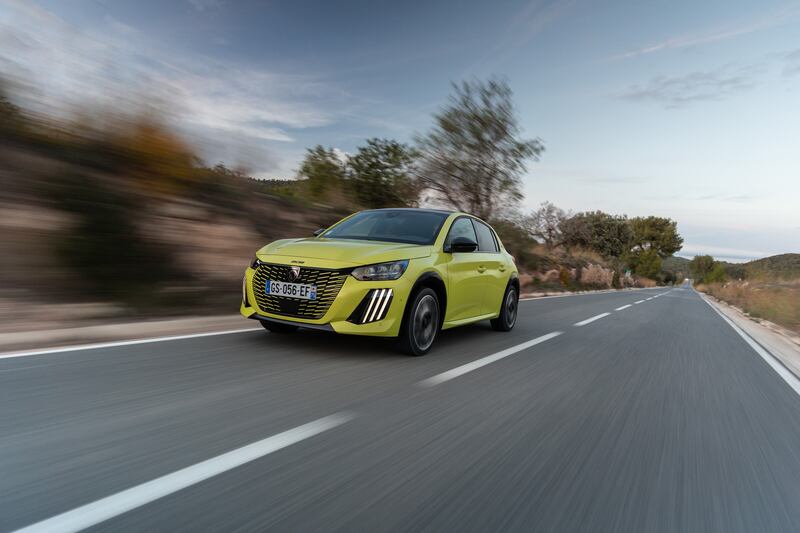 Peugeot e-208, guarda la gallery 2