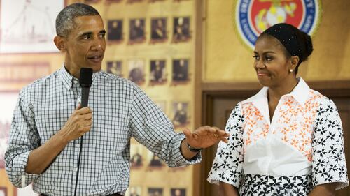 Golf e "mise" a fiori. Gli Obama alle Hawaii per Natale 3