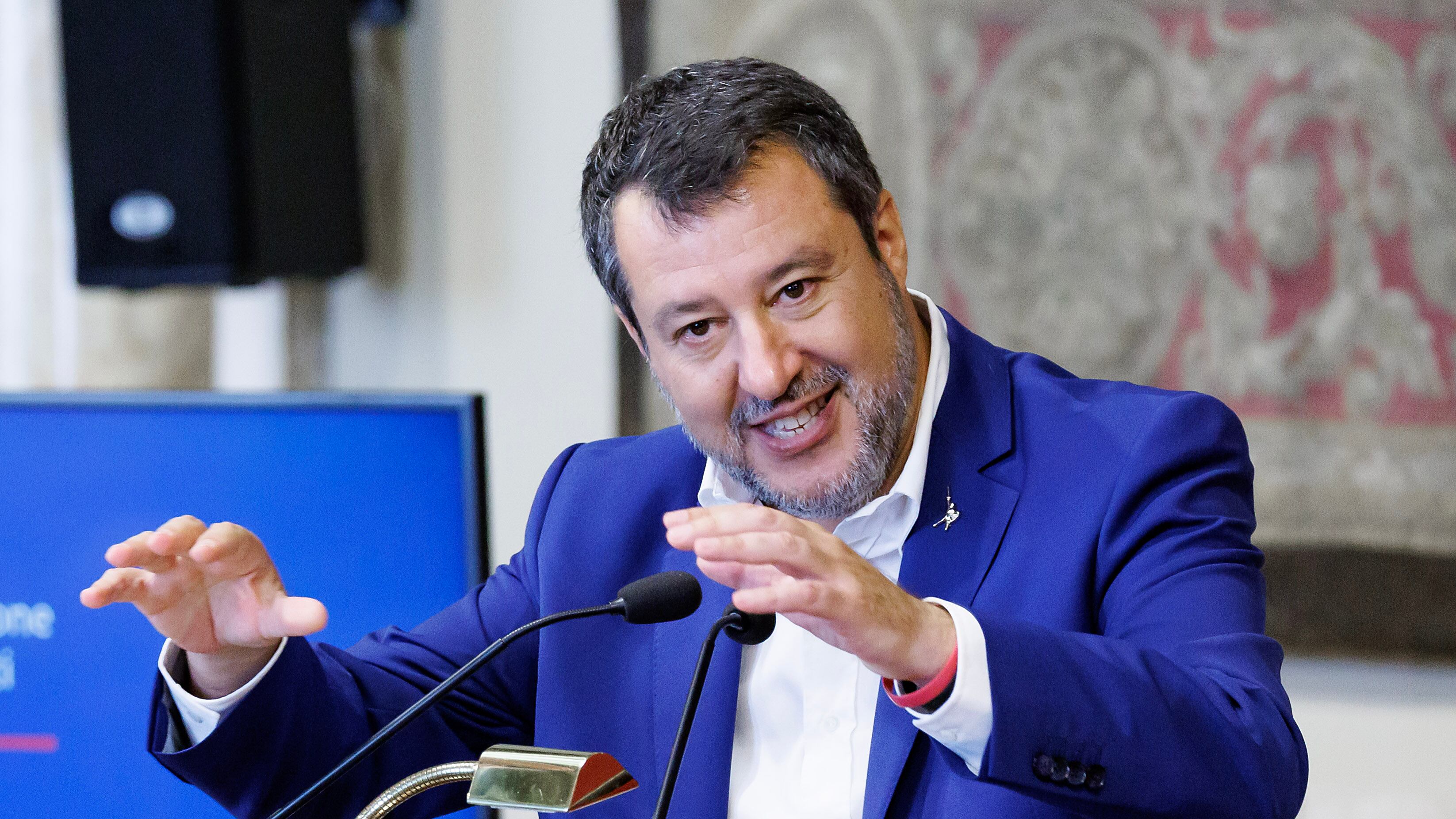 "Pericolosa, si dimetta". Salvini attacca l'Albanese