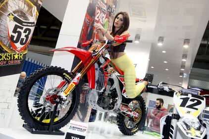 Donne e motori: l'Eicma al via 12