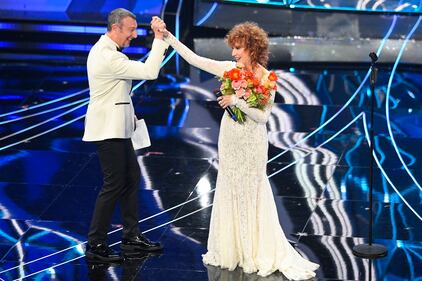 Sanremo 2024: ecco il look della prima serata del Festival di Fiorella Mannoia 8
