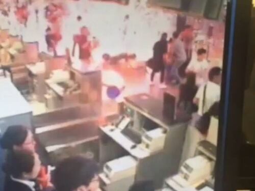 Shanghai, esplosione in aeroporto: bombe nelle valigie