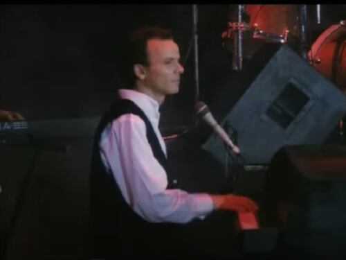 Quando Gigi D'Alessio sconfisse Titanic: l'improbabile sfida al cinema