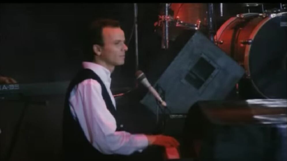 Quando Gigi D'Alessio sconfisse Titanic: l'improbabile sfida al cinema