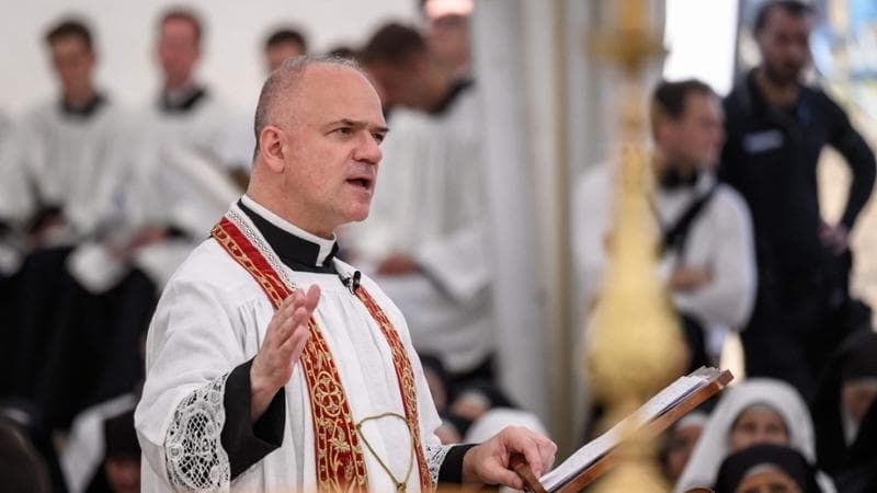 La sfida al Papa di don Pagliarani. Il riminese più papista del Papa. "Non accetteremo falsi pastori"