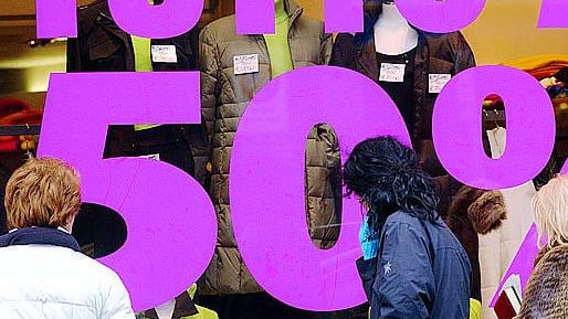 I piccoli esercizi bocciano l'anticipo dei saldi ma Federmoda rilancia: «Sono un vantaggio»