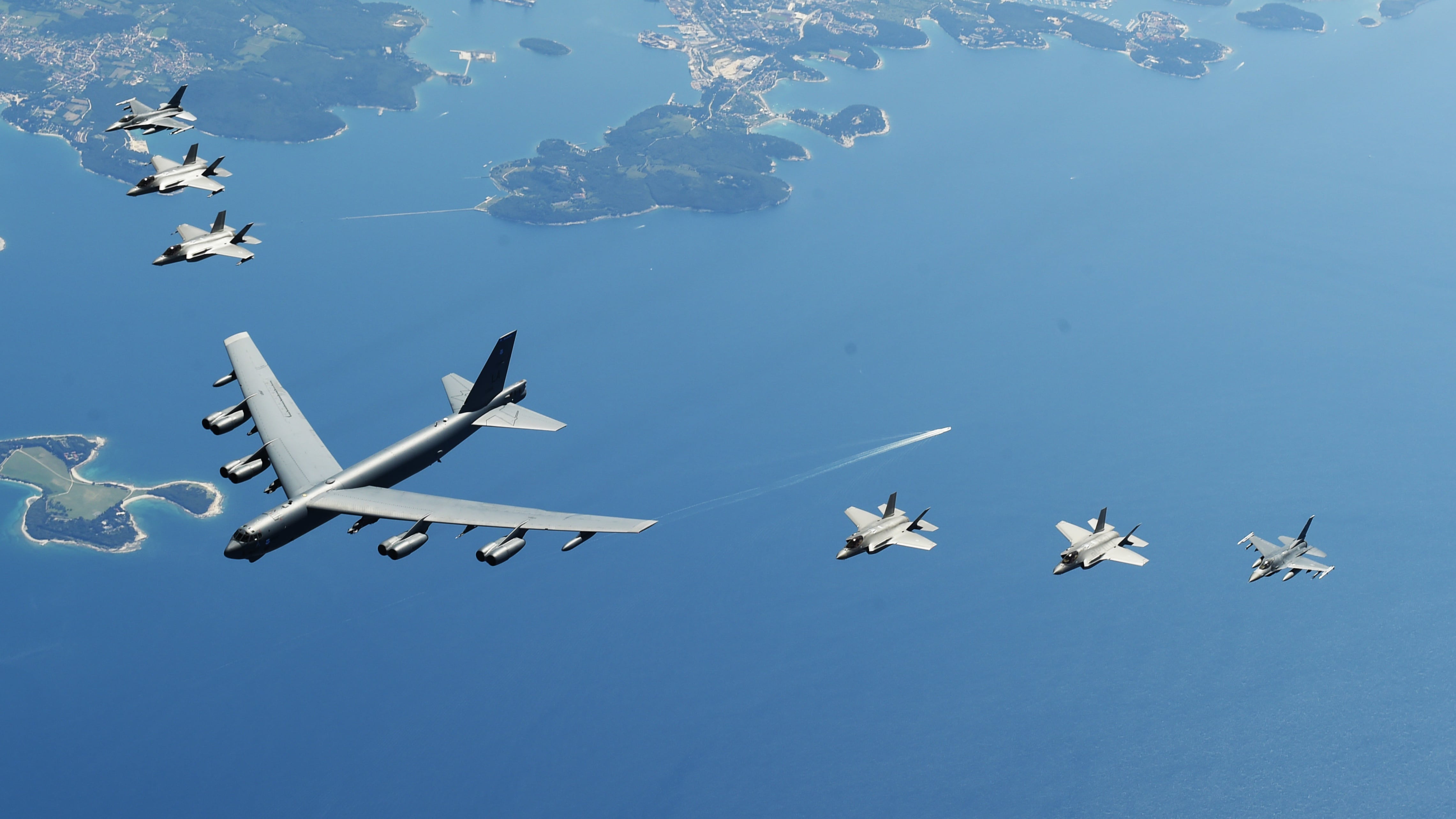 Bombardiere B-52H vola in Corea: cosa svela l'avvertimento Usa