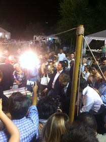 Renzi a sorpresa alla Festa dell'Unità tra selfie e biliardino 15