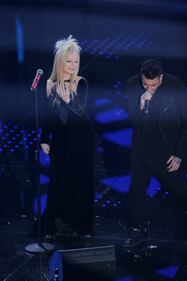 Sanremo 2016: i look femminili nella serata cover 25