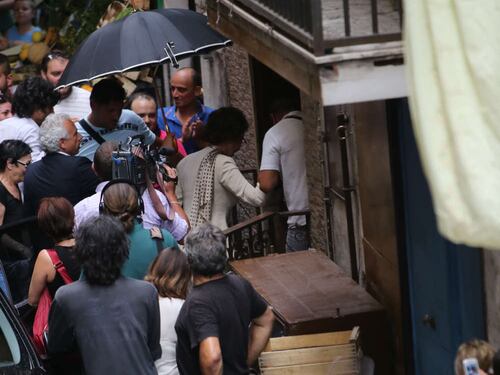 La Loren torna tra le vie di Napoli