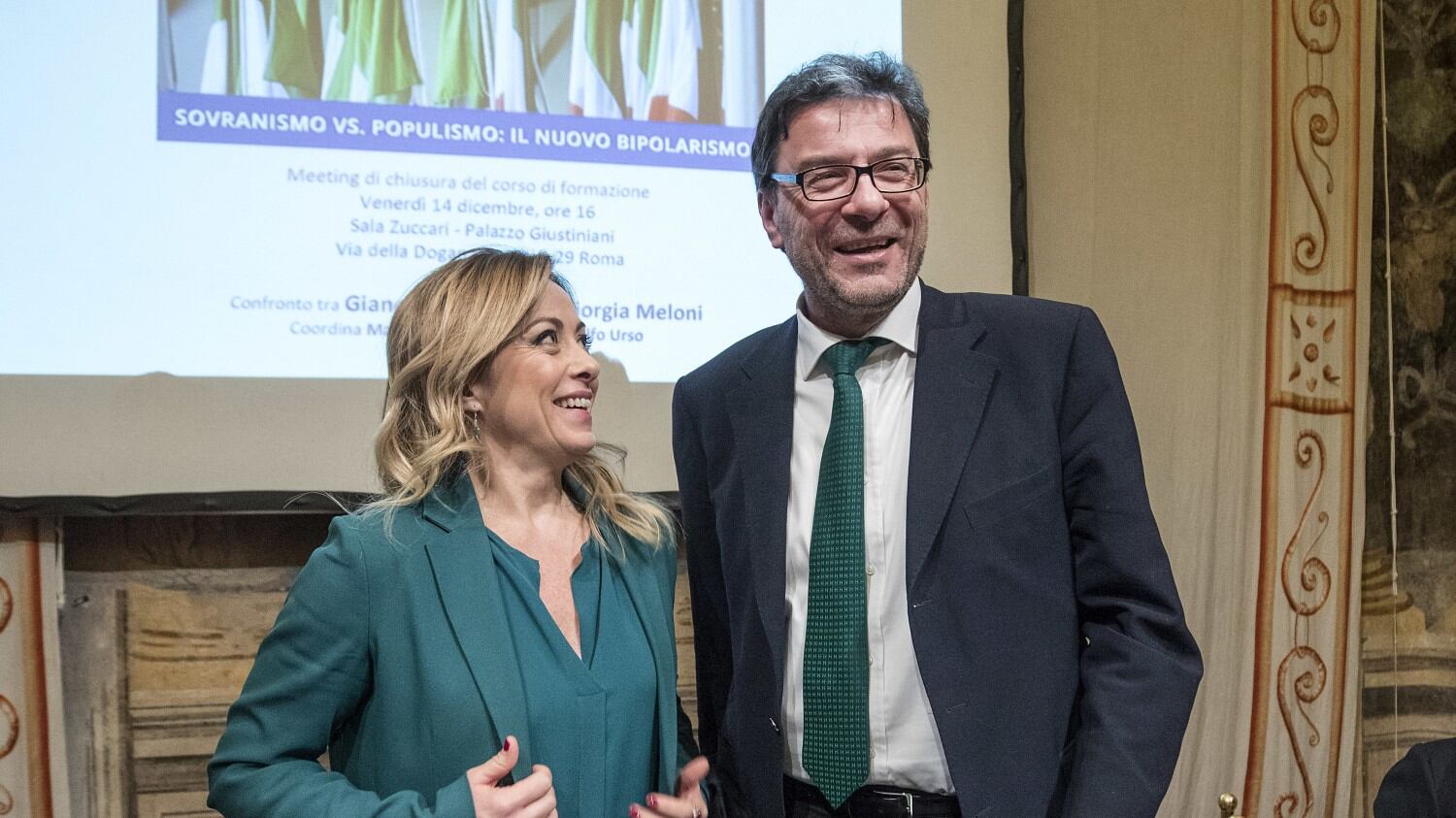 Giorgetti affossa il reddito minimo: "Piace a un'Italia che non ci piace"