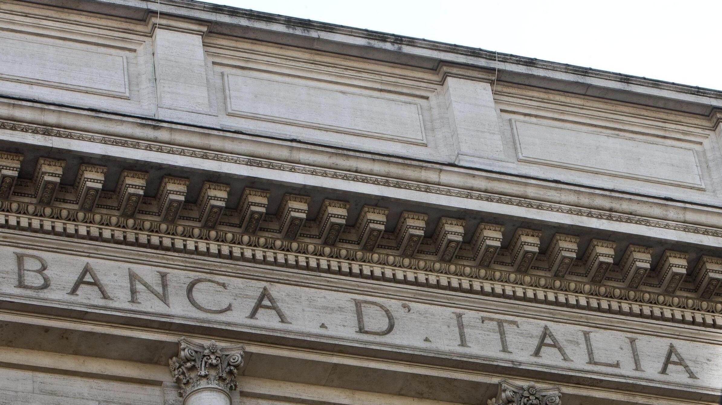 Bankitalia ora si sveglia: "No vendite agli sportelli"