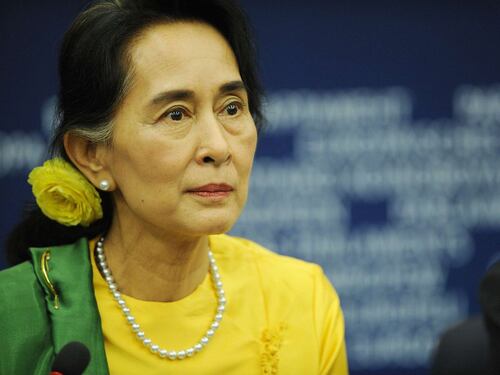 Dopo 23 anni di sofferenze Aung San Suu Kyi ritira il Premio Sacharov