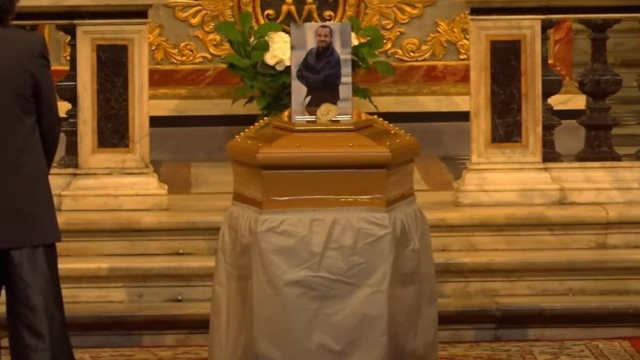 Chiesa gremita per il funerale di Franco Di Mare. L'addio al giornalista Rai morto di cancro