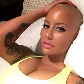 Amber Rose: nuda in spiaggia, posta i selfie su Instagram 9