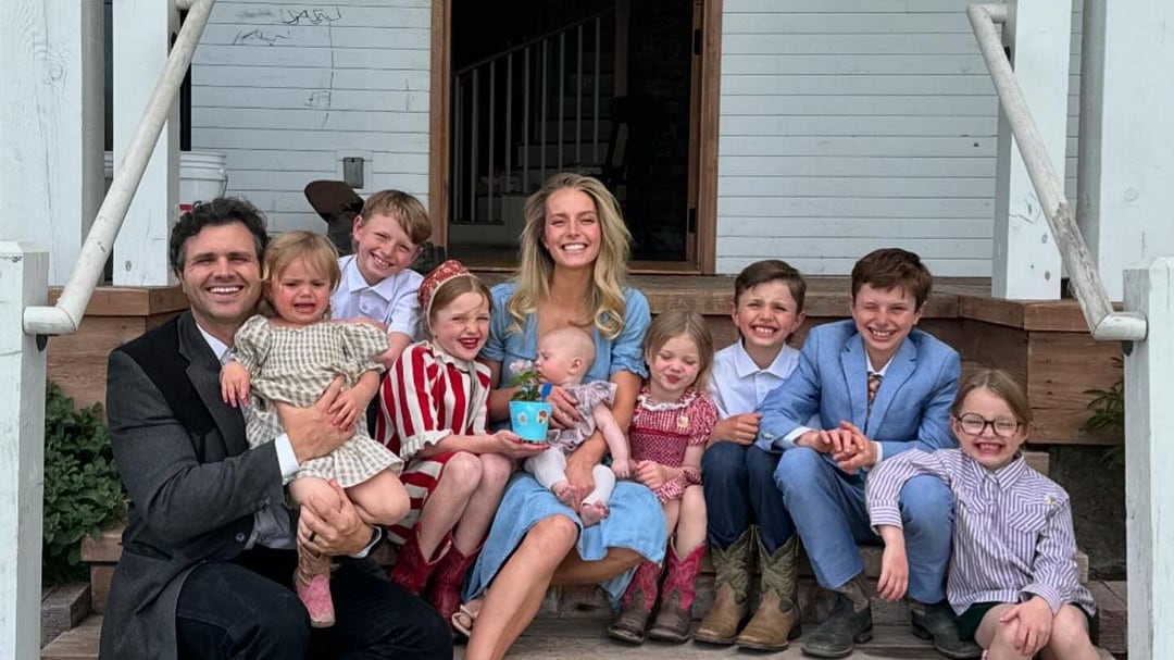 Gli 8 figli e i sogni naufragati tra le galline. Ballerina Farm scuote l'America