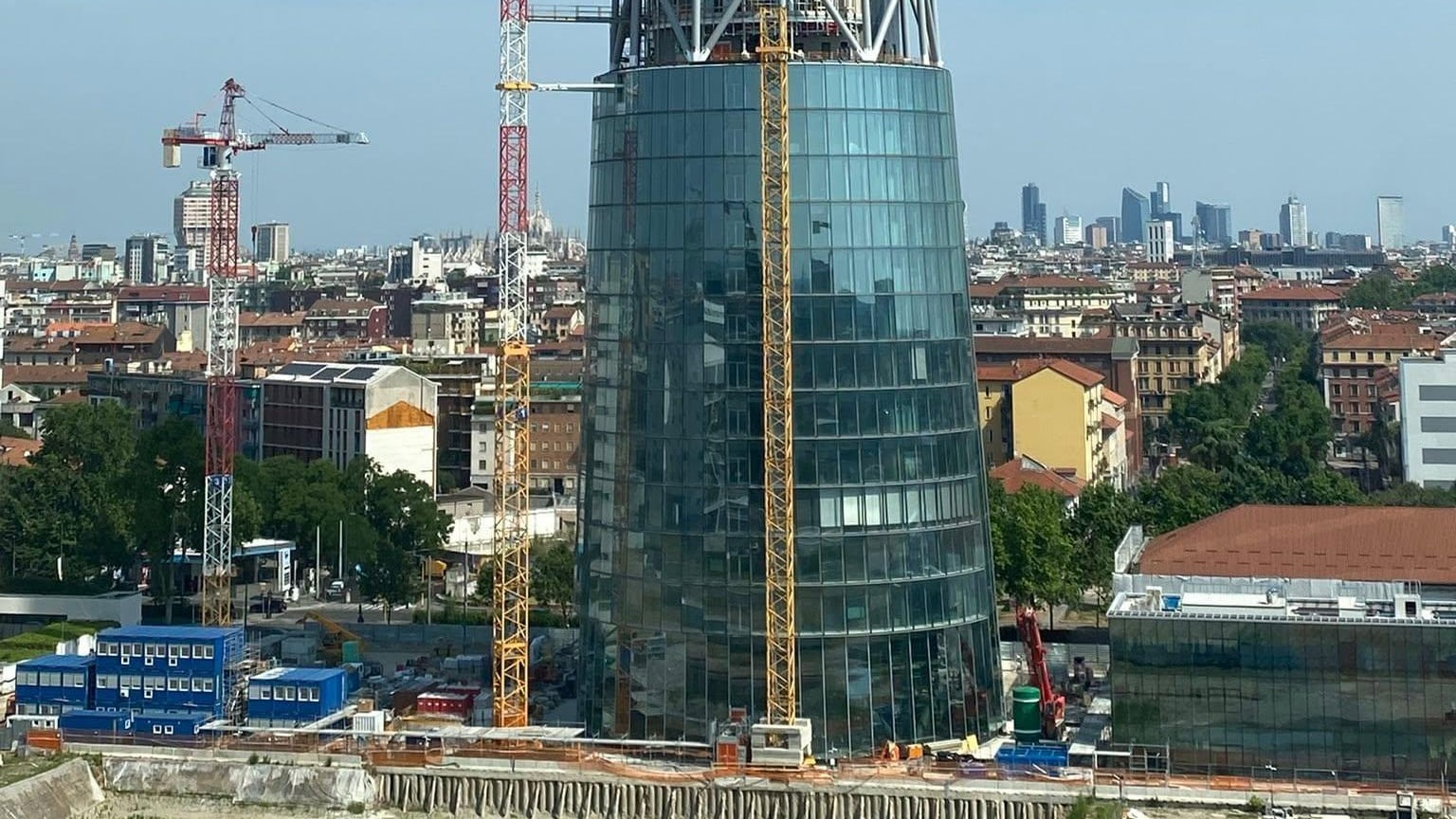 A2a, via al trasloco dal centro alla Life Tower con giardino sospeso e belvedere panoramico