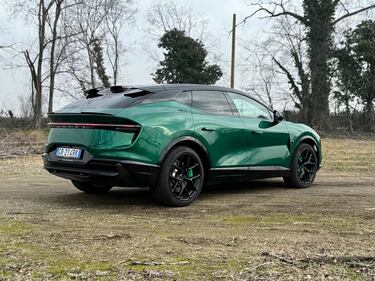 Lotus Eletre: guarda la gallery del nuovo suv elettrico anglo-cinese da 612 CV 6