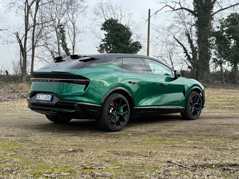Lotus Eletre: guarda la gallery del nuovo suv elettrico anglo-cinese da 612 CV 6