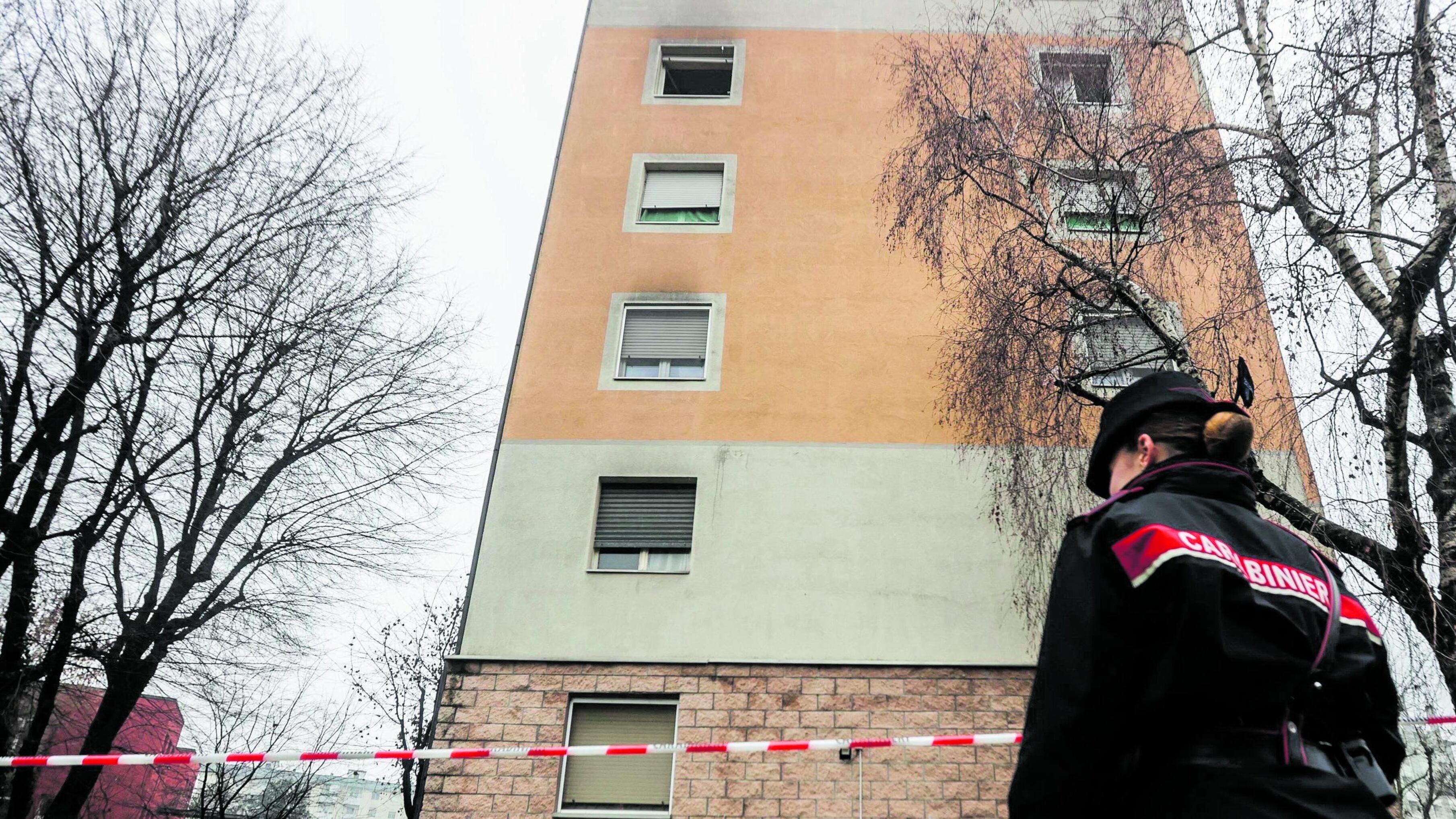 Ucciso in casa con una coltellata: fermato 20enne che tenta il suicidio