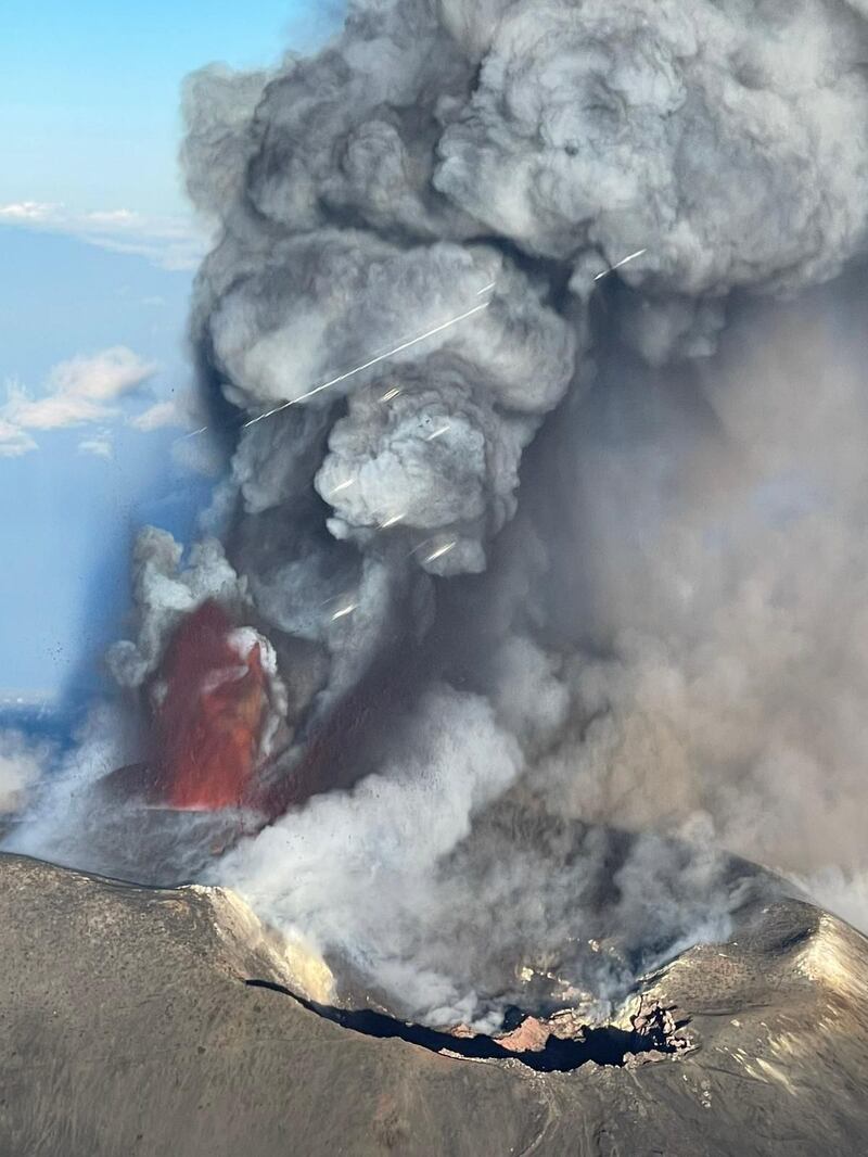 Eruzione dell'Etna: le spettacolari immagini del vulcano 1