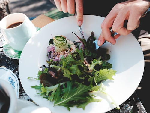 Come dimagrire con la dieta dell’insalata