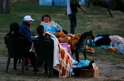 Terremoto, la prima notte degli sfollati tra freddo e paura 12