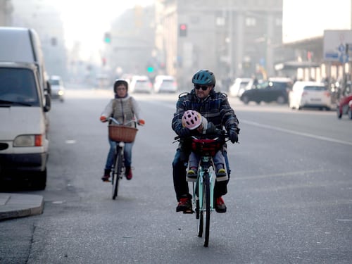 Pisapia blocca il traffico ma lo smog a Milano aumenta